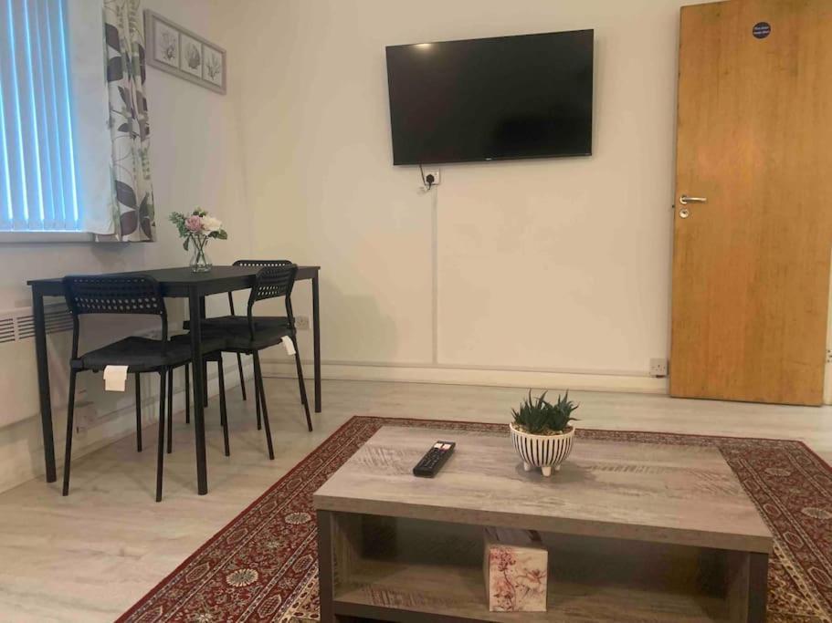 Cozy Flat In With Parking